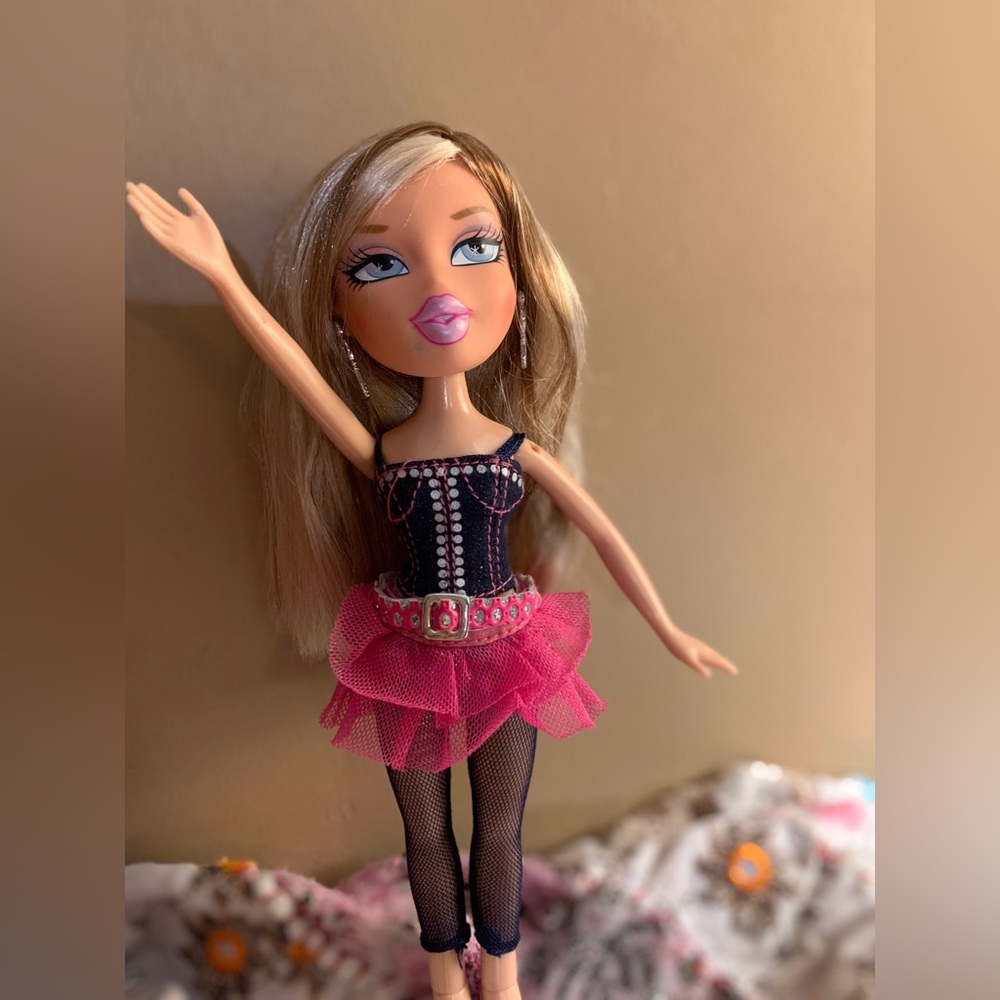 Birthday Bash Chloe Bratz doll 2001